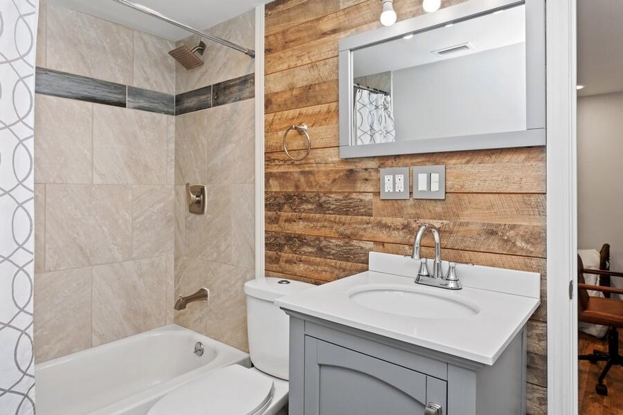 18743 Rose City Road New Buffalo, MI 49117 - Photo 13 of 17 13_18743RoseCityRd_8_Bathroom_LowRes