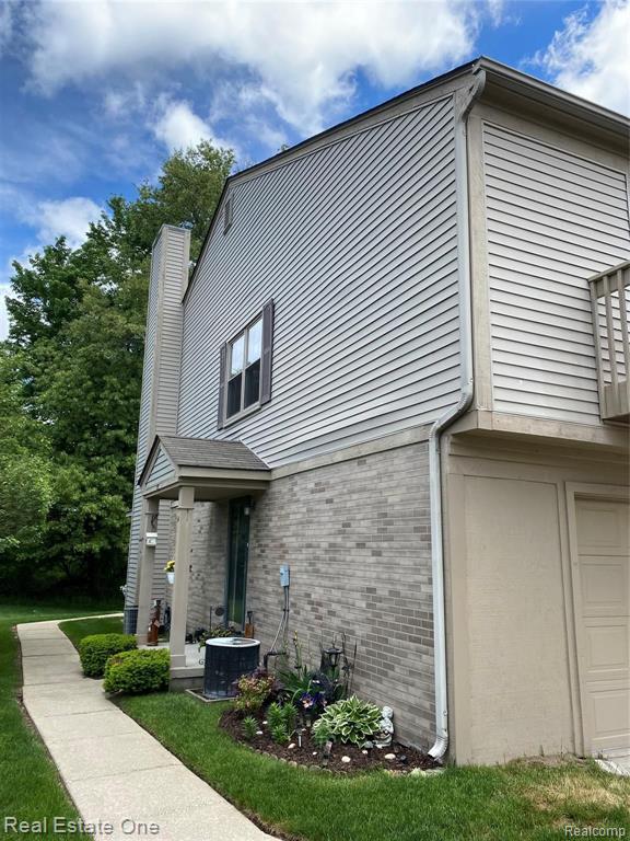 110 Pine Tree Ridge, Unit 4 Waterford, MI 48327 - Photo 4 of 39