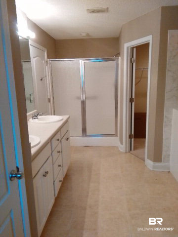 513 Sheffield Avenue Foley, AL 36535 - Photo 15 of 35 Master Bath