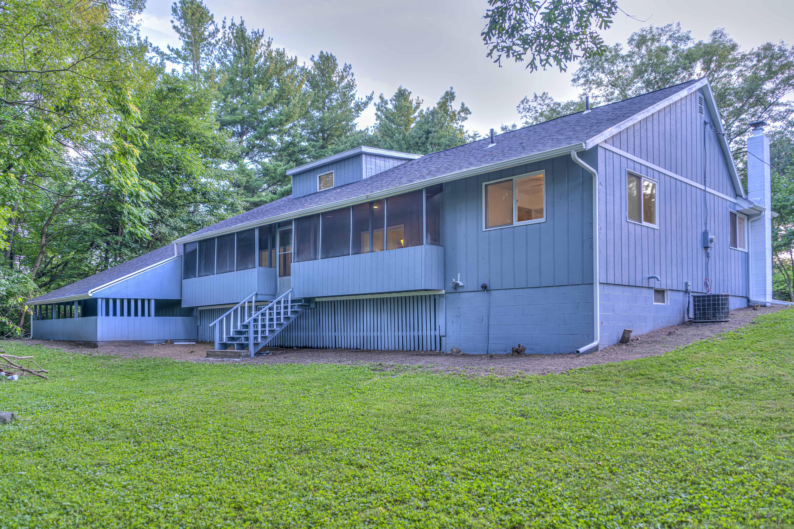 7555 Maple Dale Road Jackson, MI 49201 - Photo 3 of 30 back