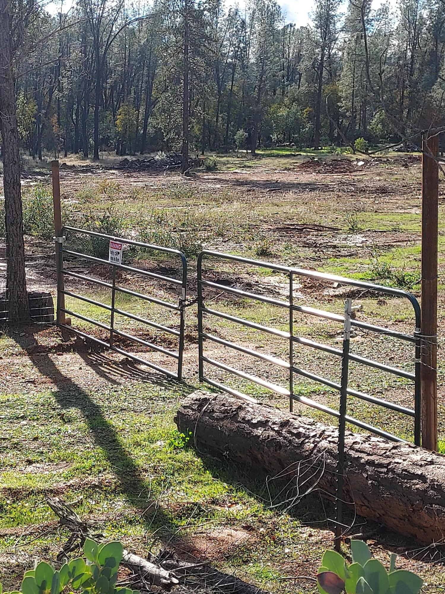 3082-3060 Keswick Dam Road Redding, CA 96003 - Photo 7 of 25 a view of a yard with wooden fence