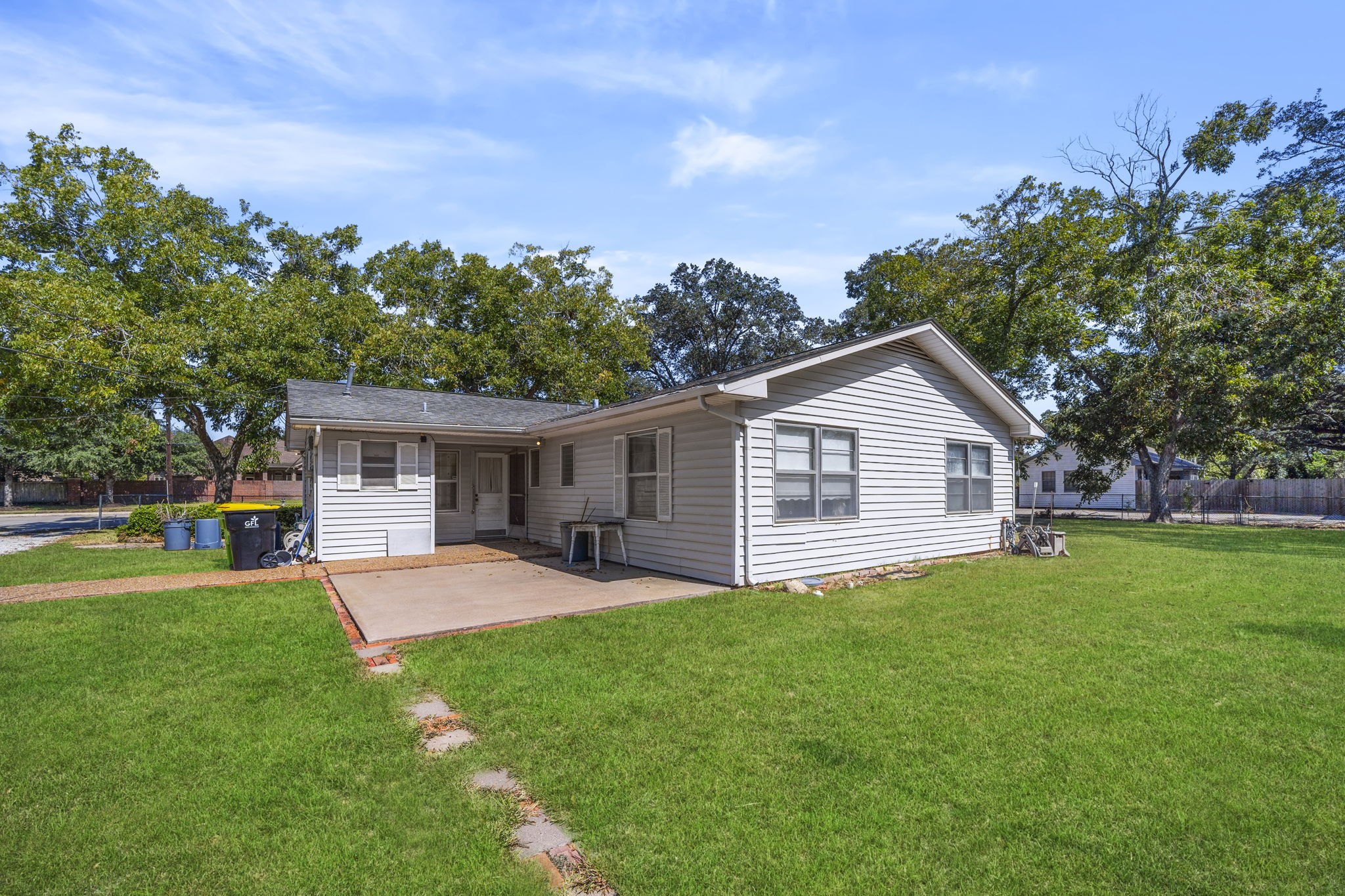 5418 Bryan Road Rosenberg, TX 77469 - Photo 39 of 49 a front view of house with yard and green space
