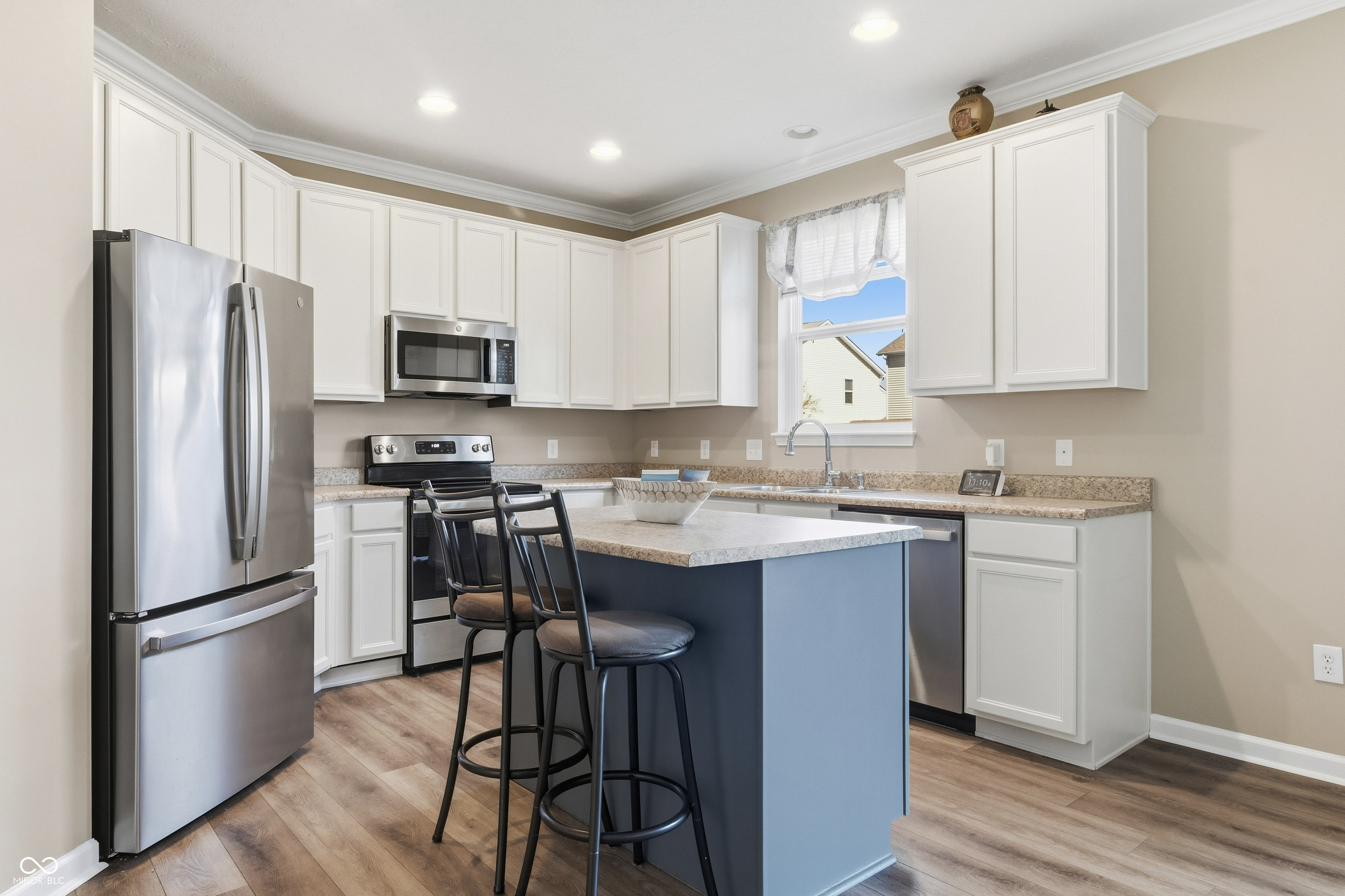 11852 Wynsom Court Fishers, IN 46038 - Photo 7 of 31