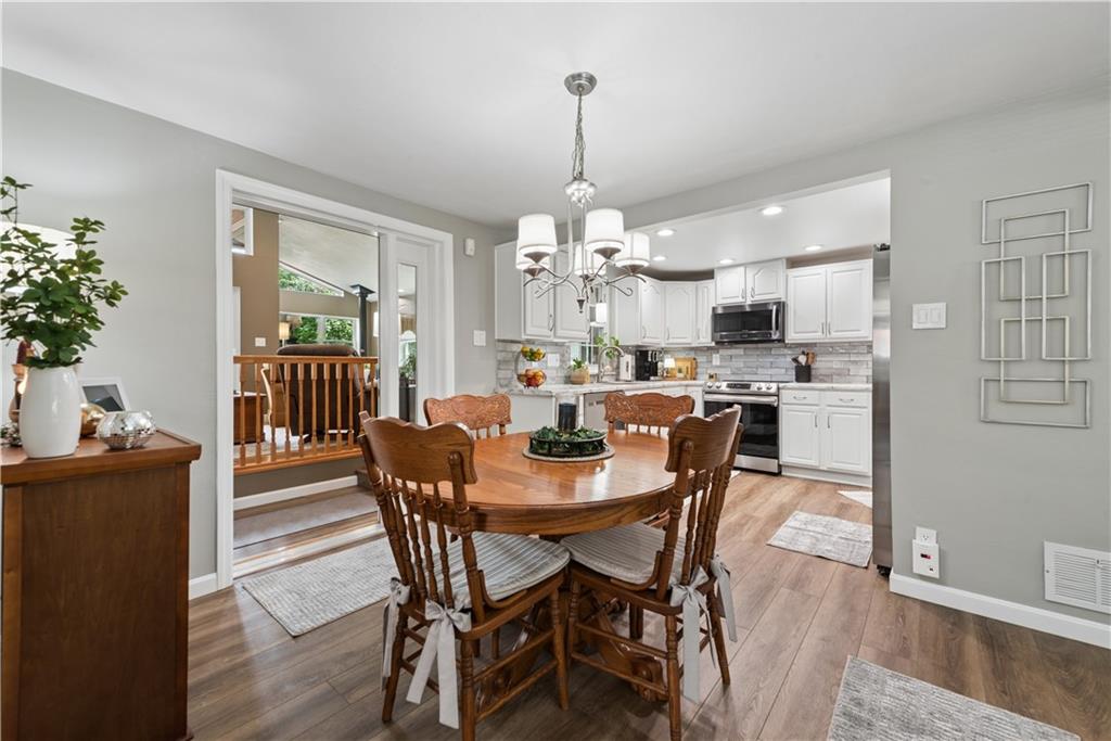 945 Roland Road Pittsburgh, PA 15221 - Photo 8 of 35