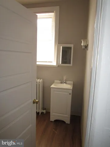 $995 | 5358 Woodland Avenue, Philadelphia, PA 19143