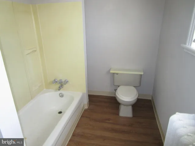 $995 | 5358 Woodland Avenue, Philadelphia, PA 19143