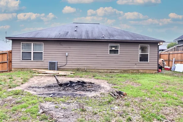 a view of house with backyard
