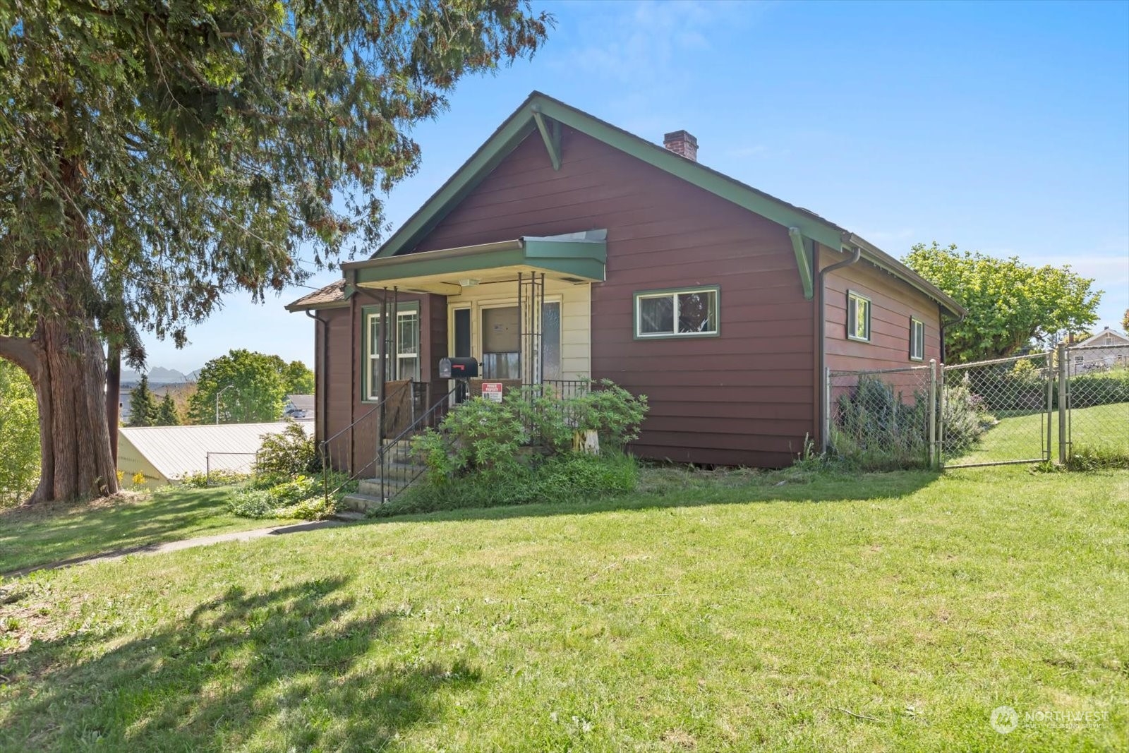 1306 38th Street Everett, WA 98201 - Photo 1 of 37 a front view of house with yard and green space