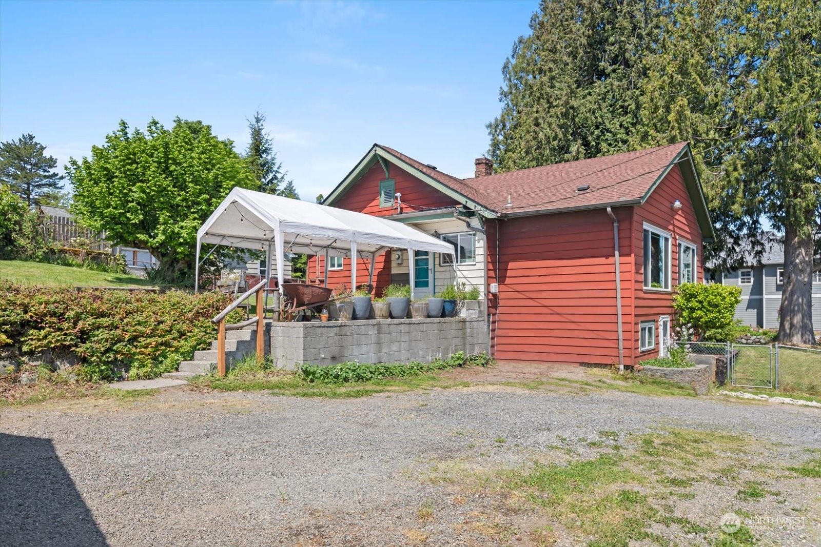 1306 38th Street Everett, WA 98201 - Photo 31 of 37 a front view of a house with a garden