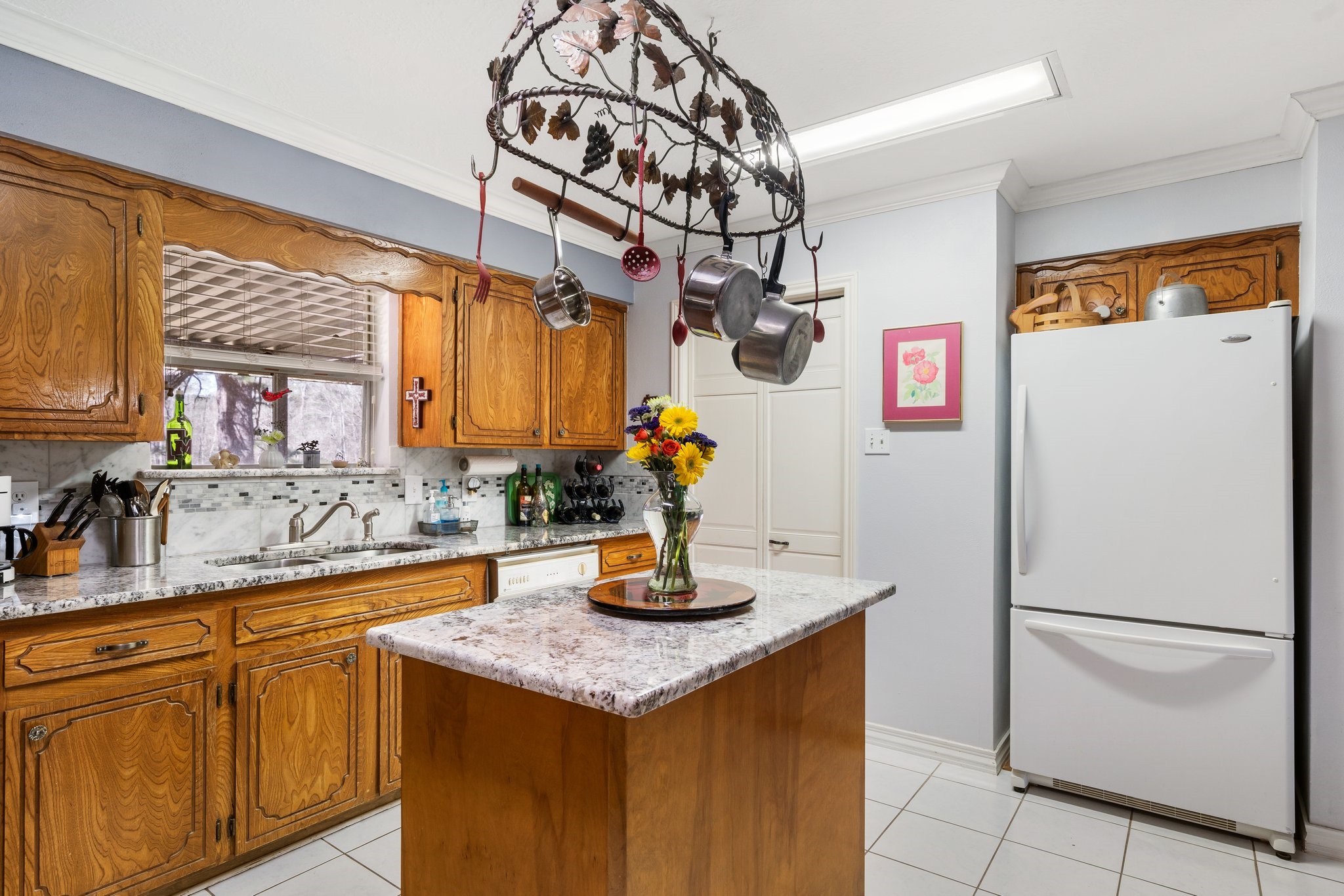 12156 Crockett Martin Road Conroe, TX 77306 - Photo 21 of 45 a kitchen with a refrigerator and countertop