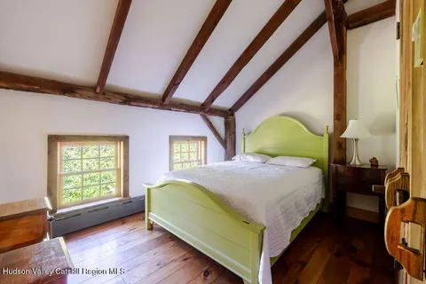 a view of entryway front of house