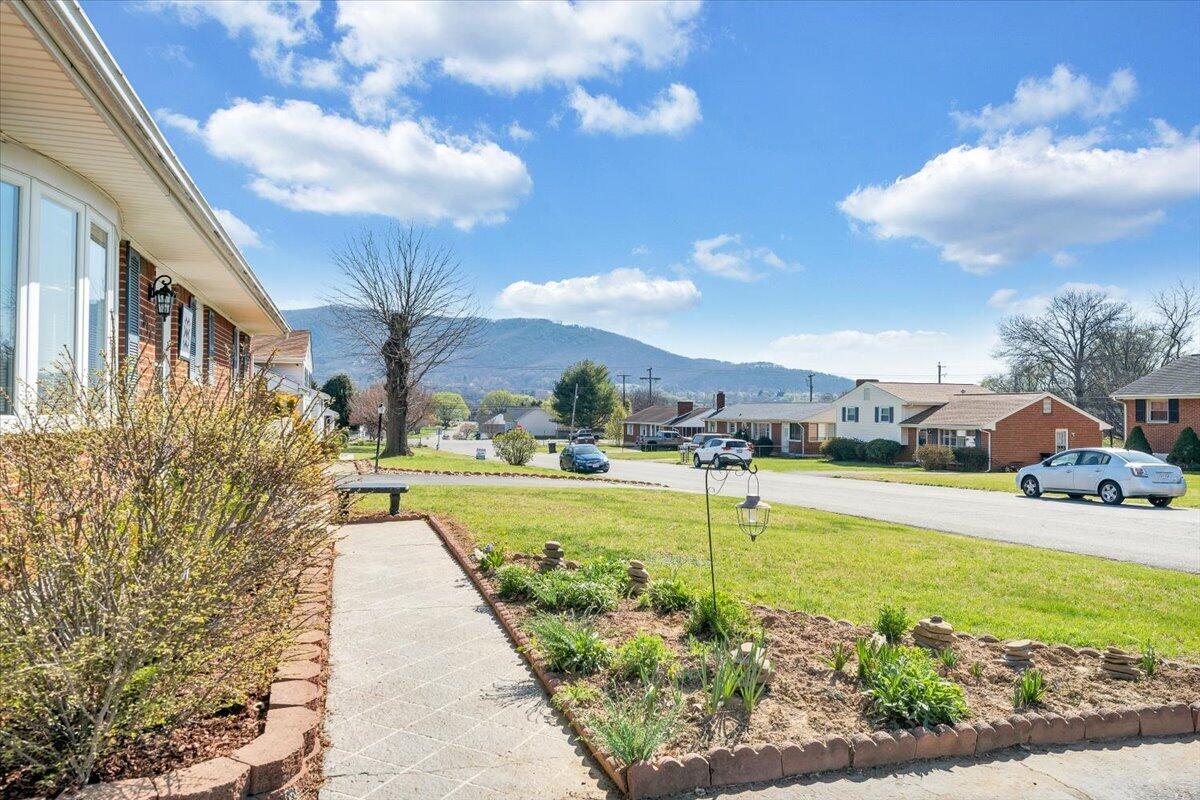 614 Santee Road Roanoke, VA 24019 - Photo 2 of 58 02-MIB04230