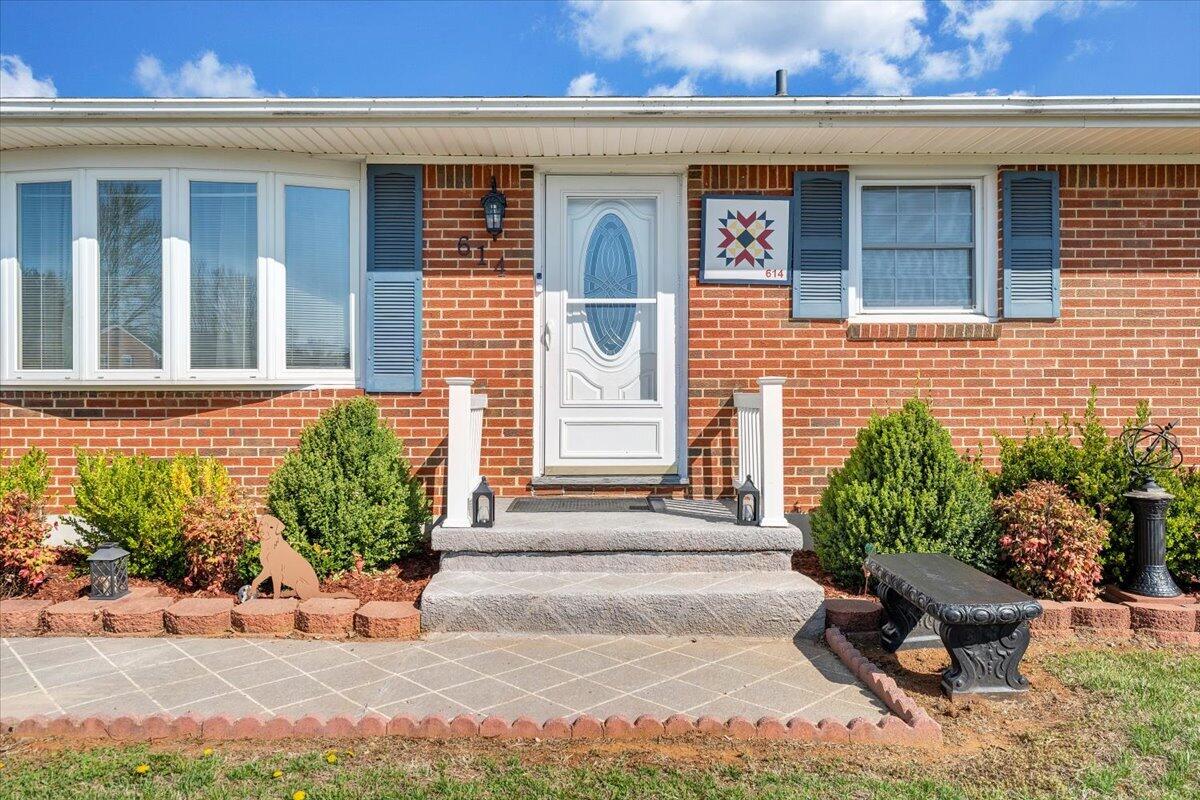 614 Santee Road Roanoke, VA 24019 - Photo 4 of 58 04-MIB04209