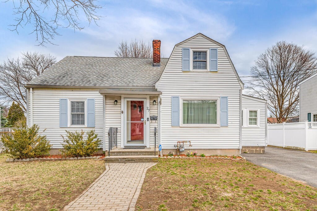 27 Leggs Hill Road Marblehead, MA 01945 - Photo 1 of 26 Gallery Image 1