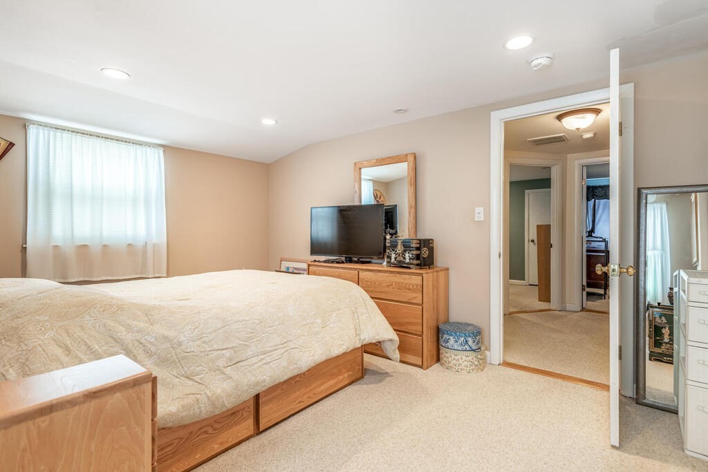 27 Leggs Hill Road Marblehead, MA 01945 - Photo 16 of 26 Gallery Image 16