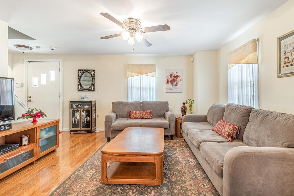 27 Leggs Hill Road Marblehead, MA 01945 - Photo 6 of 26 Gallery Image 6