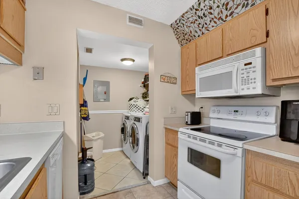 $239,900 | 13791 Oneida Drive, Unit C2, Delray Beach, FL 33446