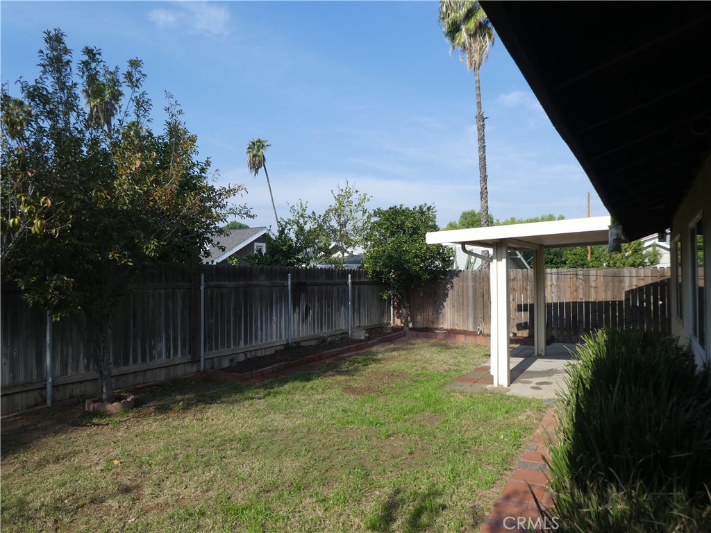 3842 Ridge Road Riverside, CA 92501 - Photo 22 of 26 a backyard of a house with lots of green space