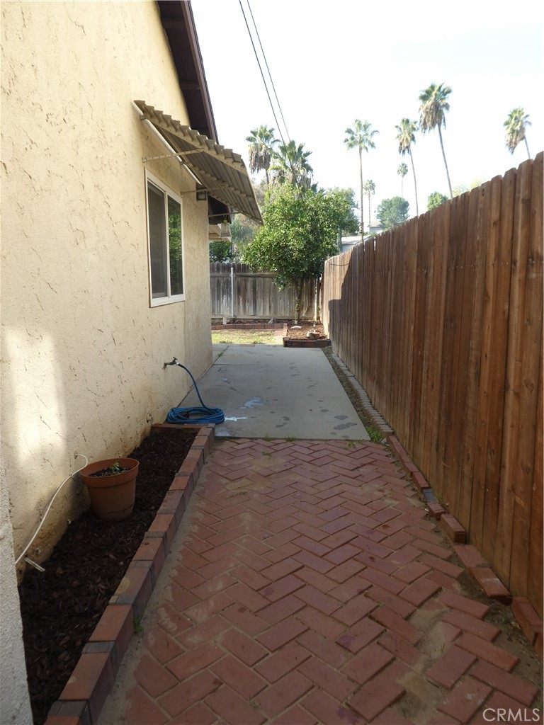 3842 Ridge Road Riverside, CA 92501 - Photo 25 of 26 a view of a back yard of the house