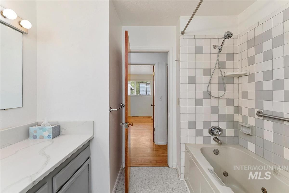 7141 West Hill Road Boise, ID 83714 - Photo 21 of 28 Empty room