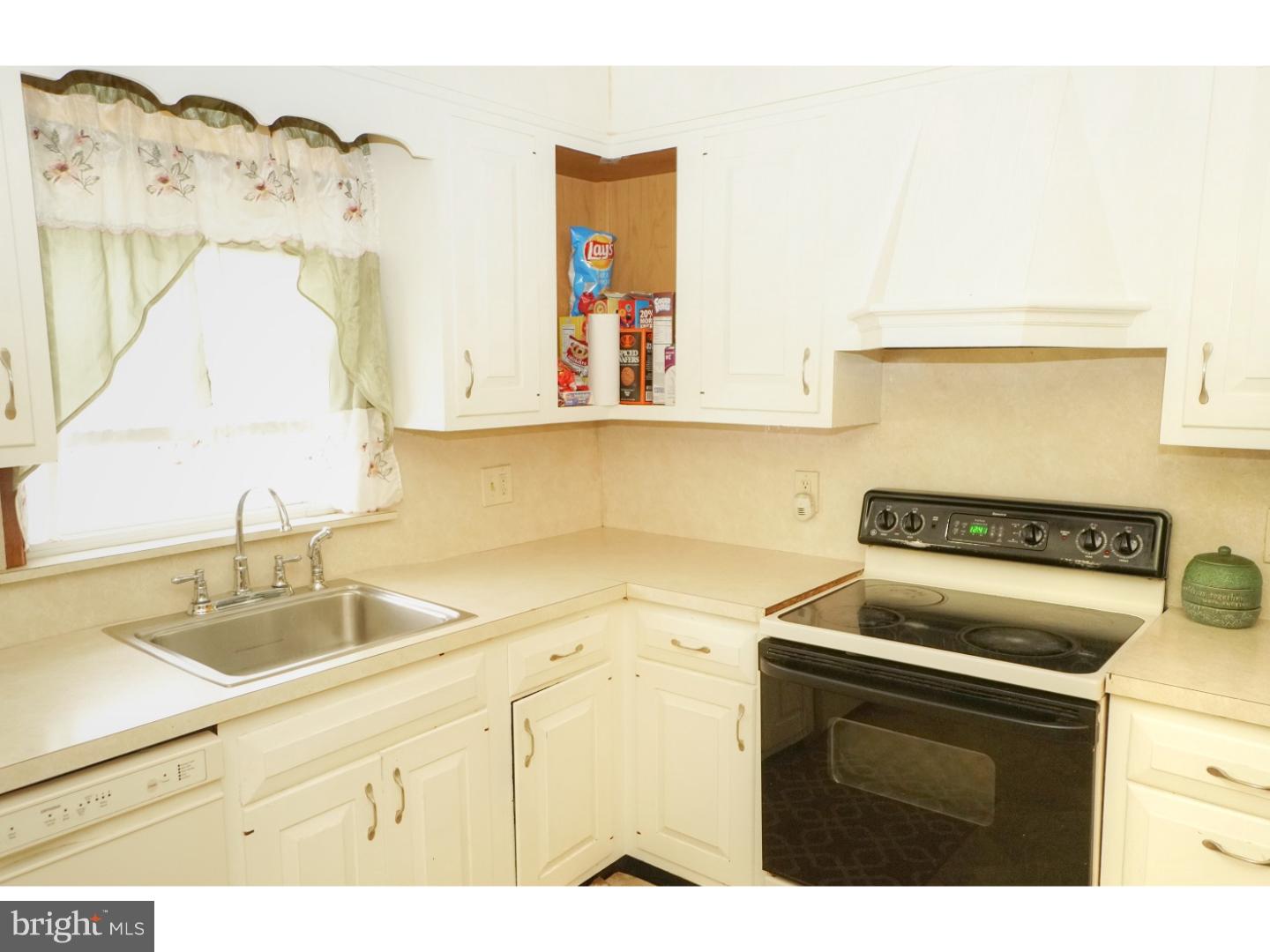 331 Avon Road Upper Darby, PA 19082 - Photo 12 of 17