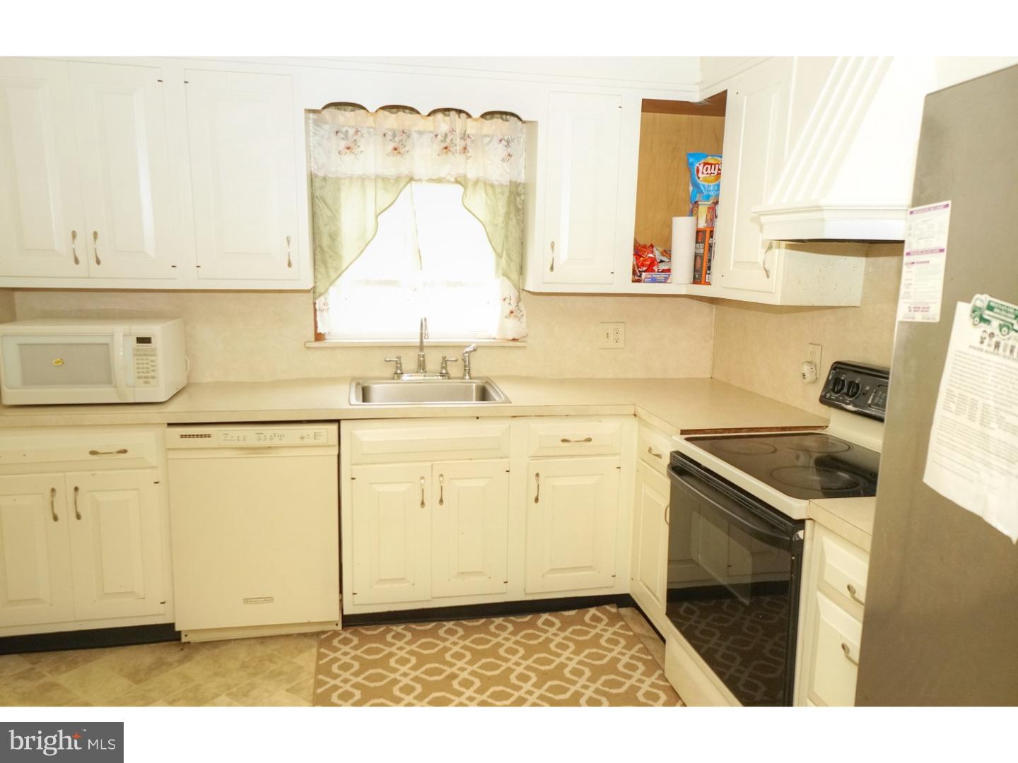 331 Avon Road Upper Darby, PA 19082 - Photo 10 of 17