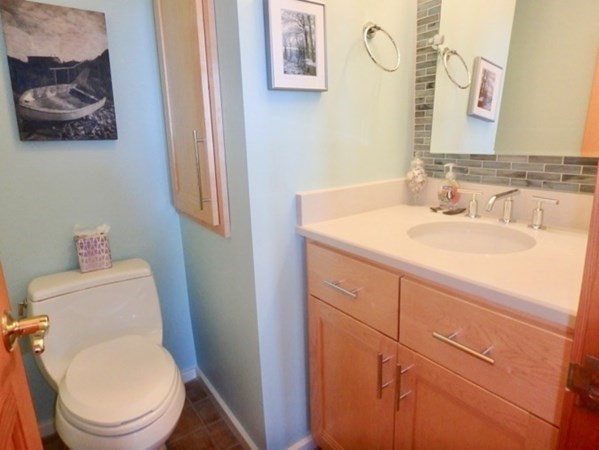 29 Cemetery Road Chilmark, MA 02535 - Photo 25 of 32 a bathroom with a toilet a sink and a mirror