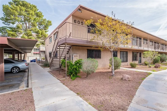 $125,000 | 605 South Royal Crest Circle, Unit 20, Las Vegas, NV 89169