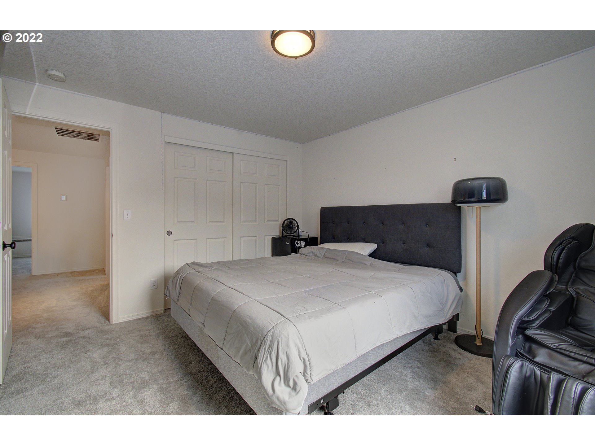 810 Raven Drive Ridgefield, WA 98642 - Photo 23 of 32 a bedroom with a bed and cabinets
