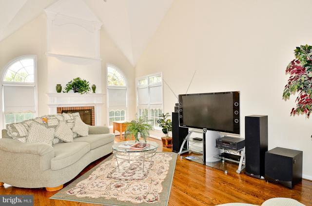 8960 Scott Street Springfield, VA 22153 - Photo 2 of 25 Family Room