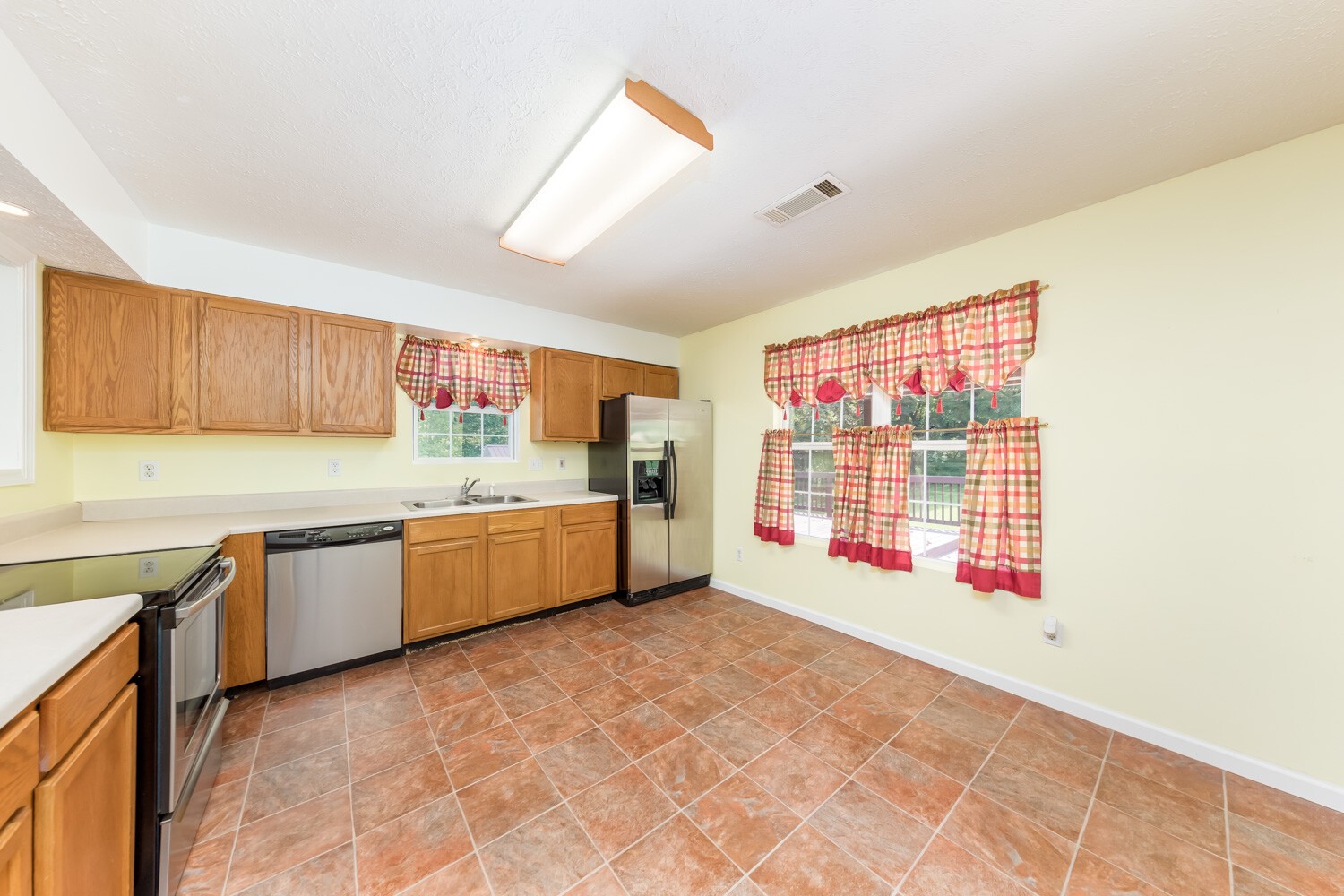 415 French Hill Road Tennessee Ridge, TN 37178 - Photo 13 of 48 a kitchen with stainless steel appliances a stove a sink and a refrigerator