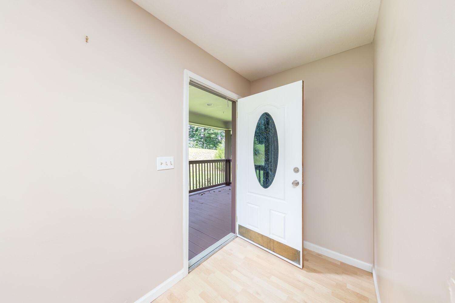 415 French Hill Road Tennessee Ridge, TN 37178 - Photo 23 of 48 a view of a hallway with windows