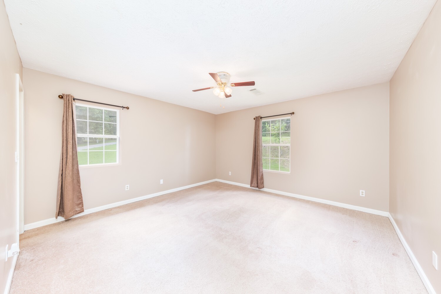415 French Hill Road Tennessee Ridge, TN 37178 - Photo 28 of 48 an empty room with a window
