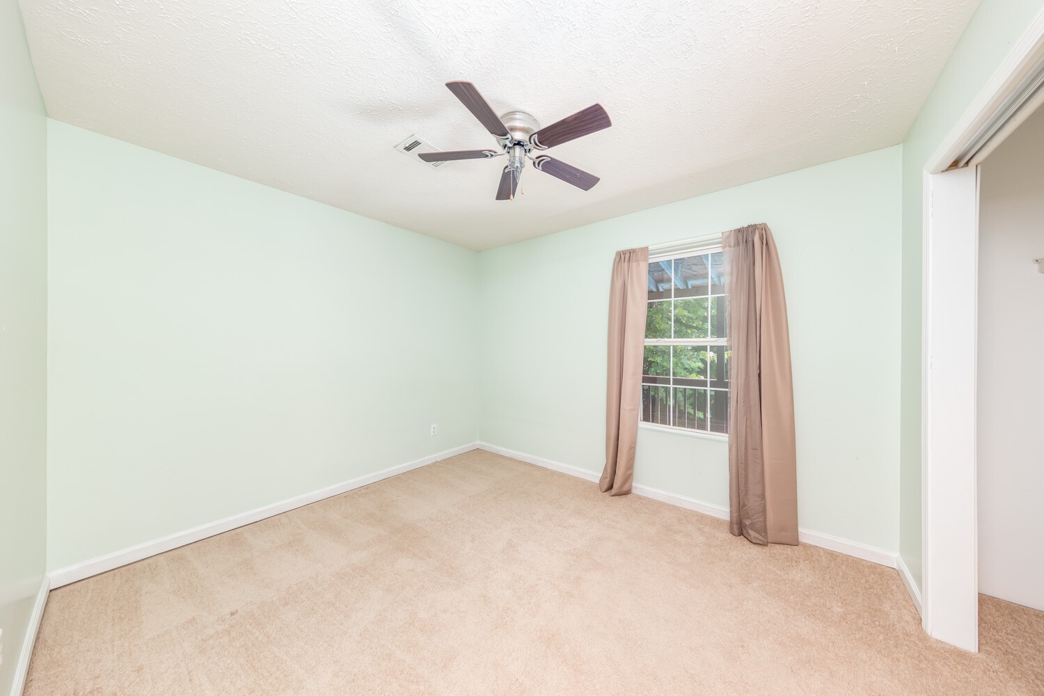 415 French Hill Road Tennessee Ridge, TN 37178 - Photo 30 of 48 an empty room with closet and windows