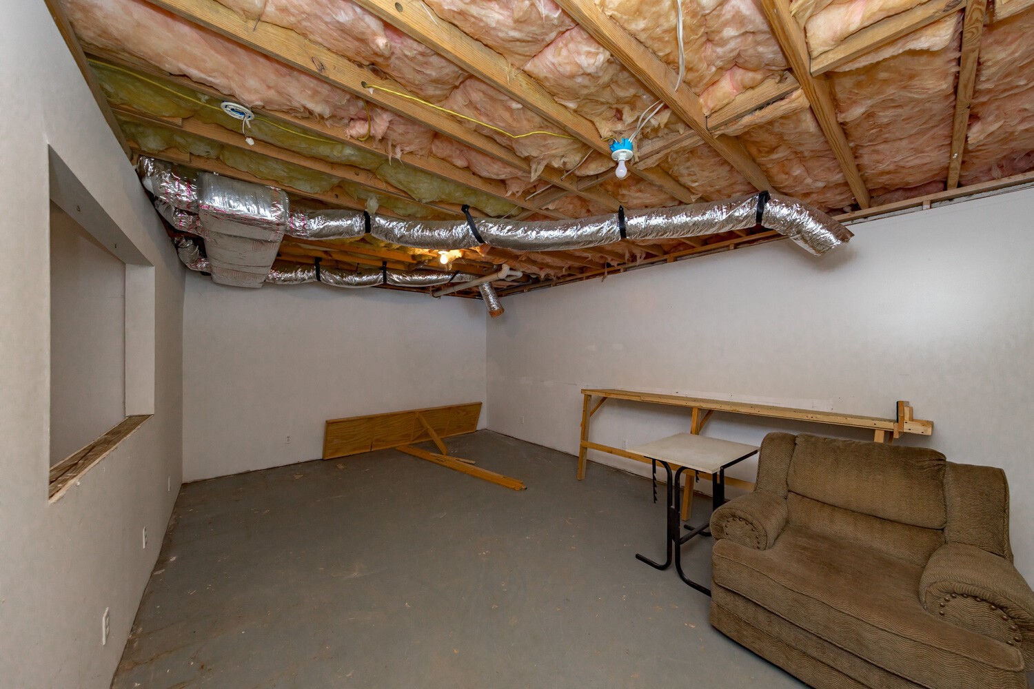 415 French Hill Road Tennessee Ridge, TN 37178 - Photo 35 of 48 a view of a room with racks