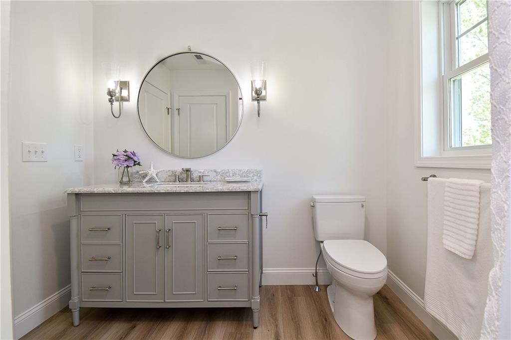 107 Coburn Street Warwick, RI 02889 - Photo 22 of 29 2nd Floor Bathroom
