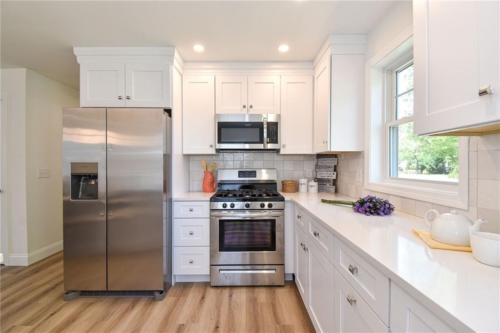 107 Coburn Street Warwick, RI 02889 - Photo 10 of 29