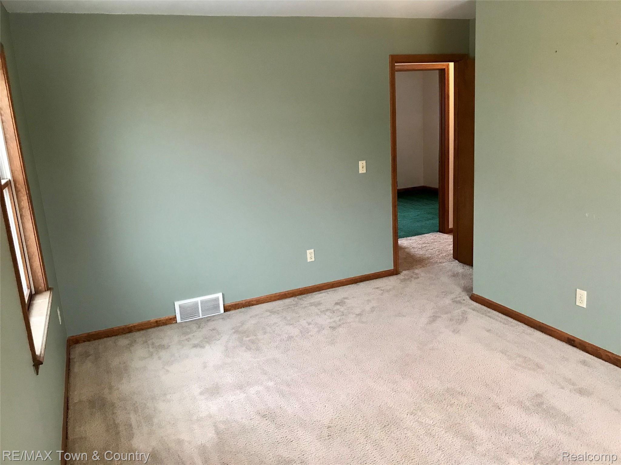 4271 East Carpenter Road Flint, MI 48506 - Photo 37 of 44 IMG-3077.jpg