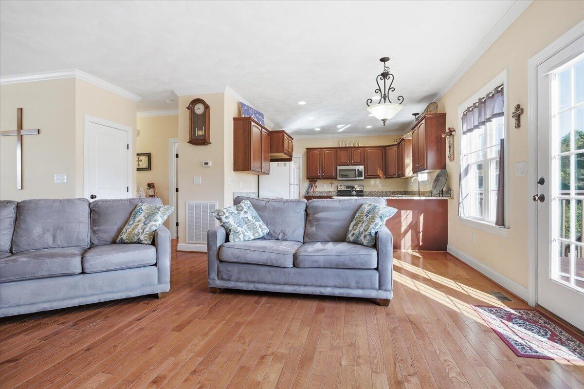 250 Thornblade Way Blue Ridge, VA 24064 - Photo 11 of 54 12-250 Thornblade Way-12