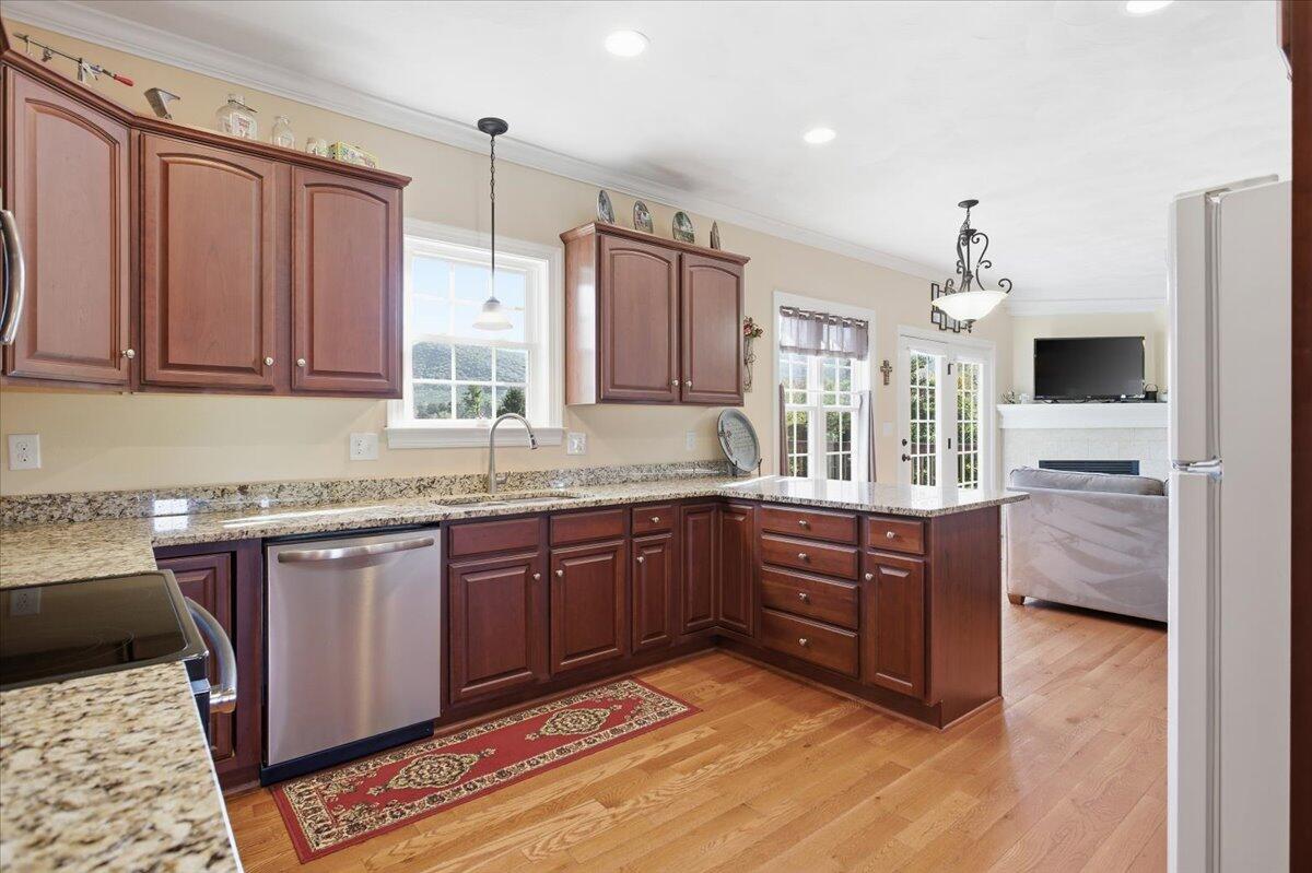 250 Thornblade Way Blue Ridge, VA 24064 - Photo 13 of 54 17-250 Thornblade Way-17