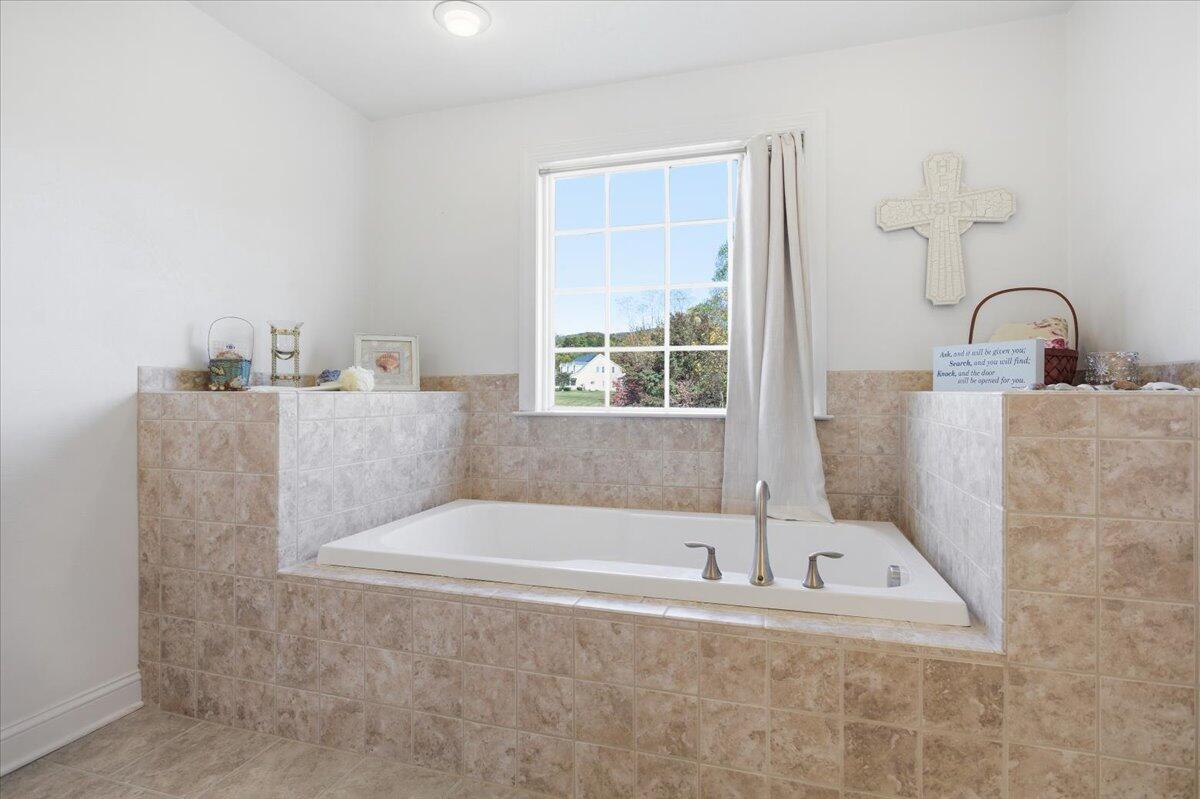 250 Thornblade Way Blue Ridge, VA 24064 - Photo 26 of 54 32-250 Thornblade Way-32