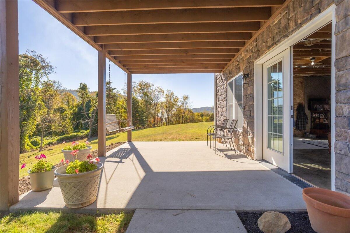 250 Thornblade Way Blue Ridge, VA 24064 - Photo 38 of 54 44-250 Thornblade Way-44