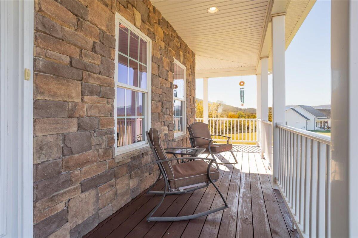 250 Thornblade Way Blue Ridge, VA 24064 - Photo 5 of 54 04-250 Thornblade Way-04