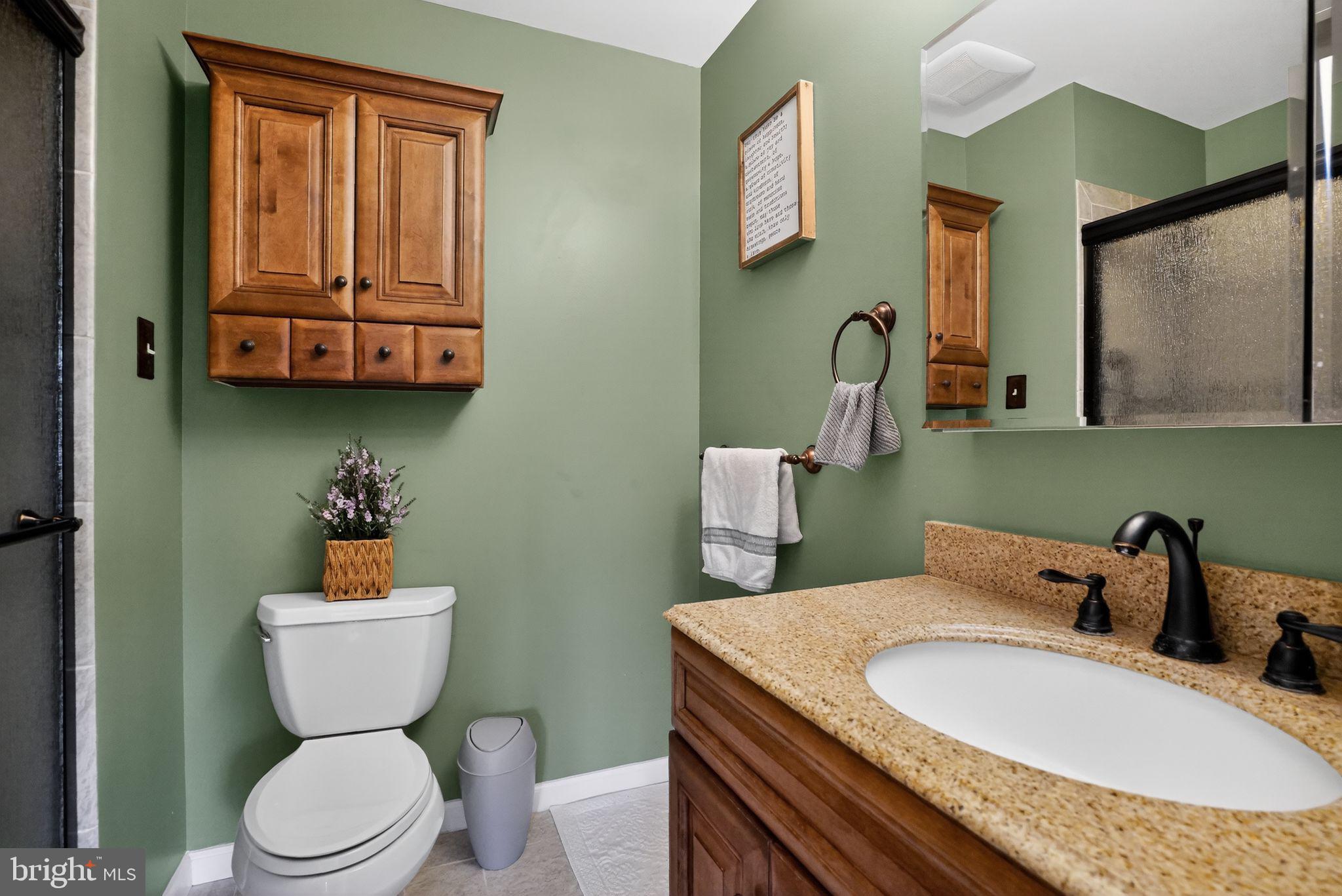 32 Ridge Run Road Sellersville, PA 18960 - Photo 23 of 30 Charming bathroom with earthy tones.
