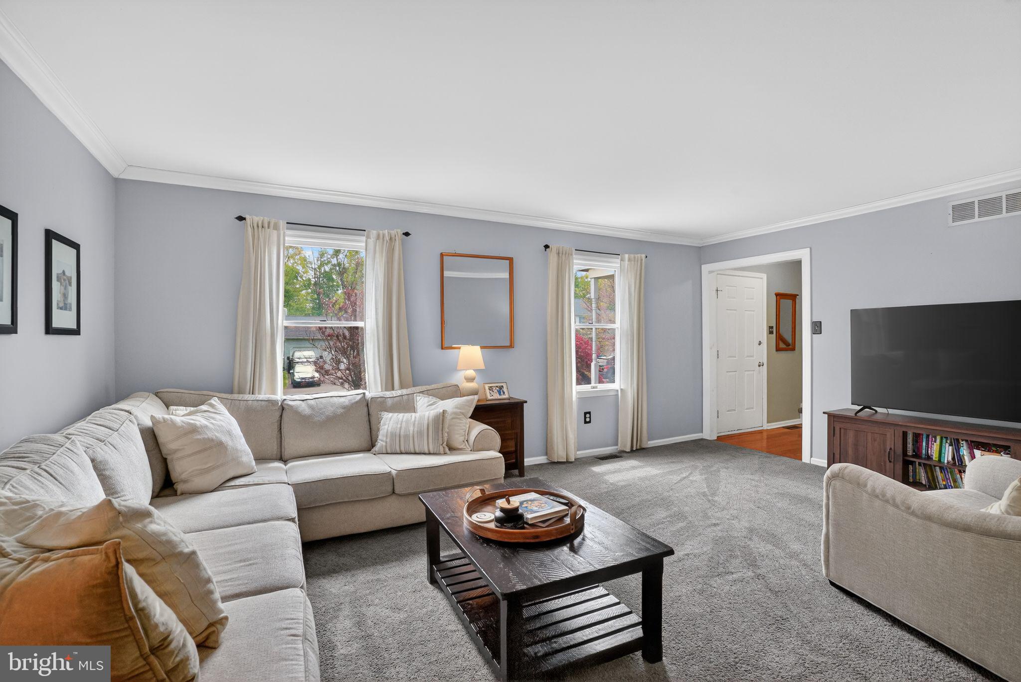 32 Ridge Run Road Sellersville, PA 18960 - Photo 6 of 30 Bright and inviting living space.