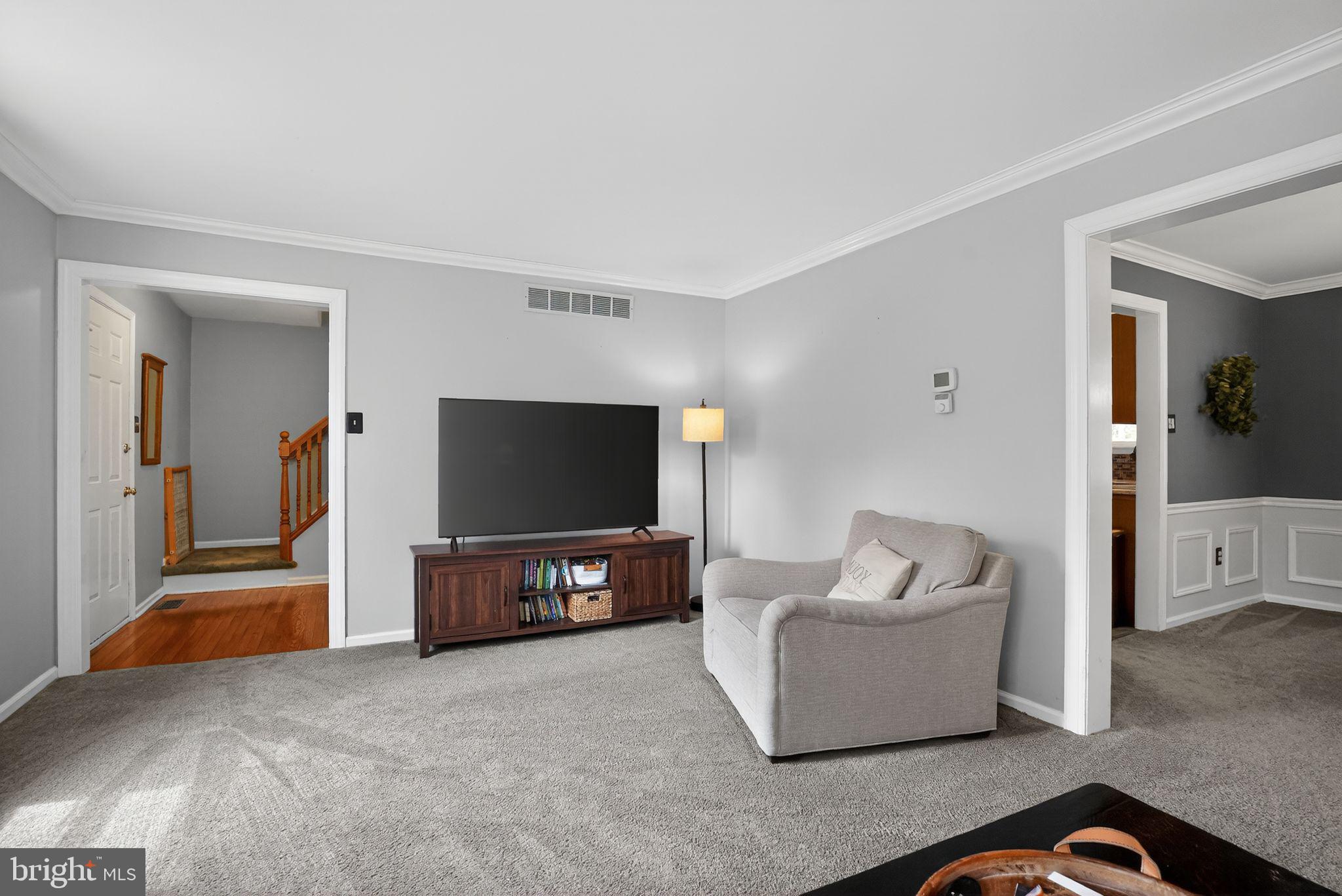 32 Ridge Run Road Sellersville, PA 18960 - Photo 7 of 30 Inviting living space with modern charm.
