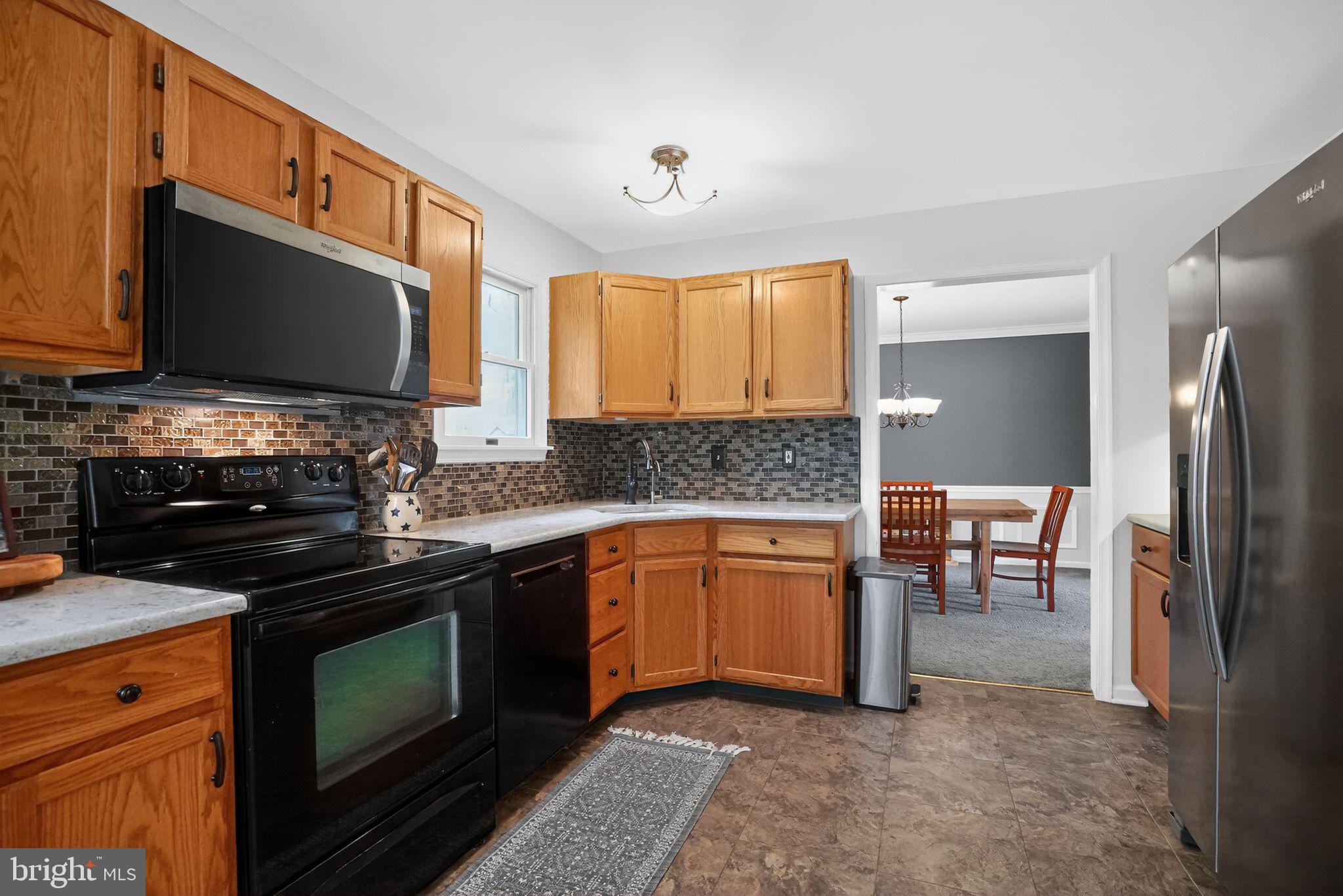 32 Ridge Run Road Sellersville, PA 18960 - Photo 9 of 30 Charming kitchen with modern touches.