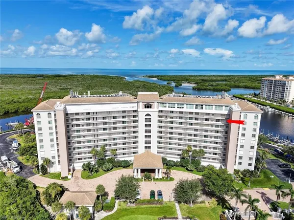 $5,900 | 13105 Vanderbilt Drive, Unit 909, Naples, FL 34110