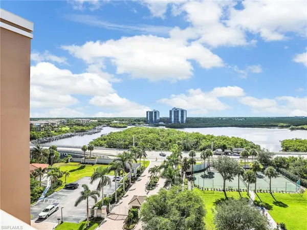 $5,900 | 13105 Vanderbilt Drive, Unit 909, Naples, FL 34110