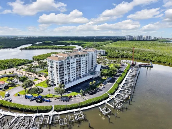 $5,900 | 13105 Vanderbilt Drive, Unit 909, Naples, FL 34110
